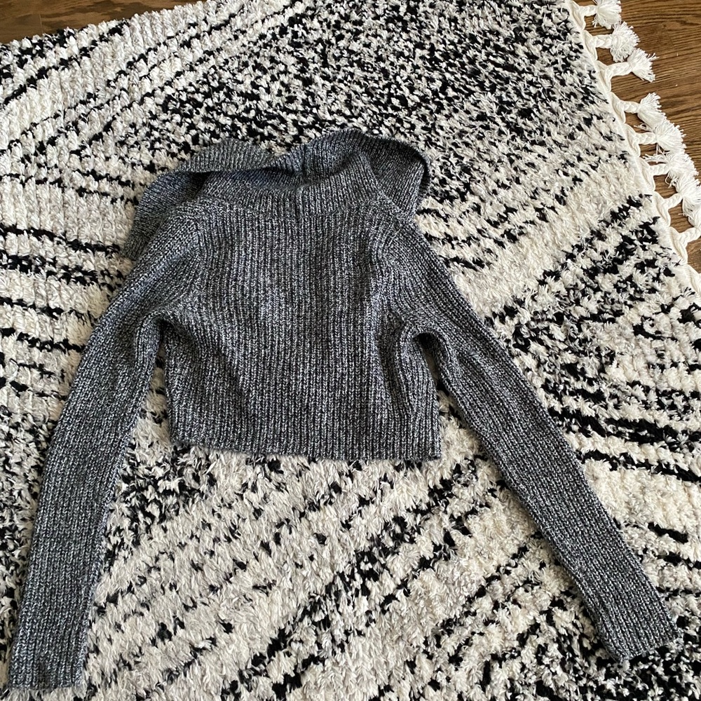 Express Cropped Cardigan - Picture 2 of 3